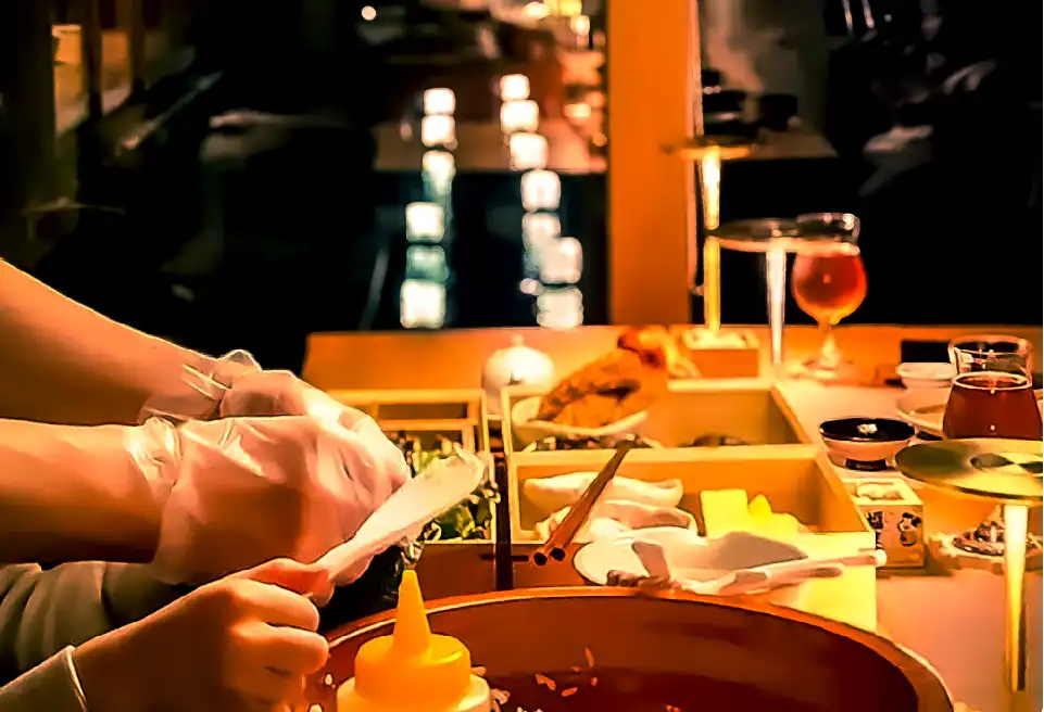 プライベートラウンジでの食事